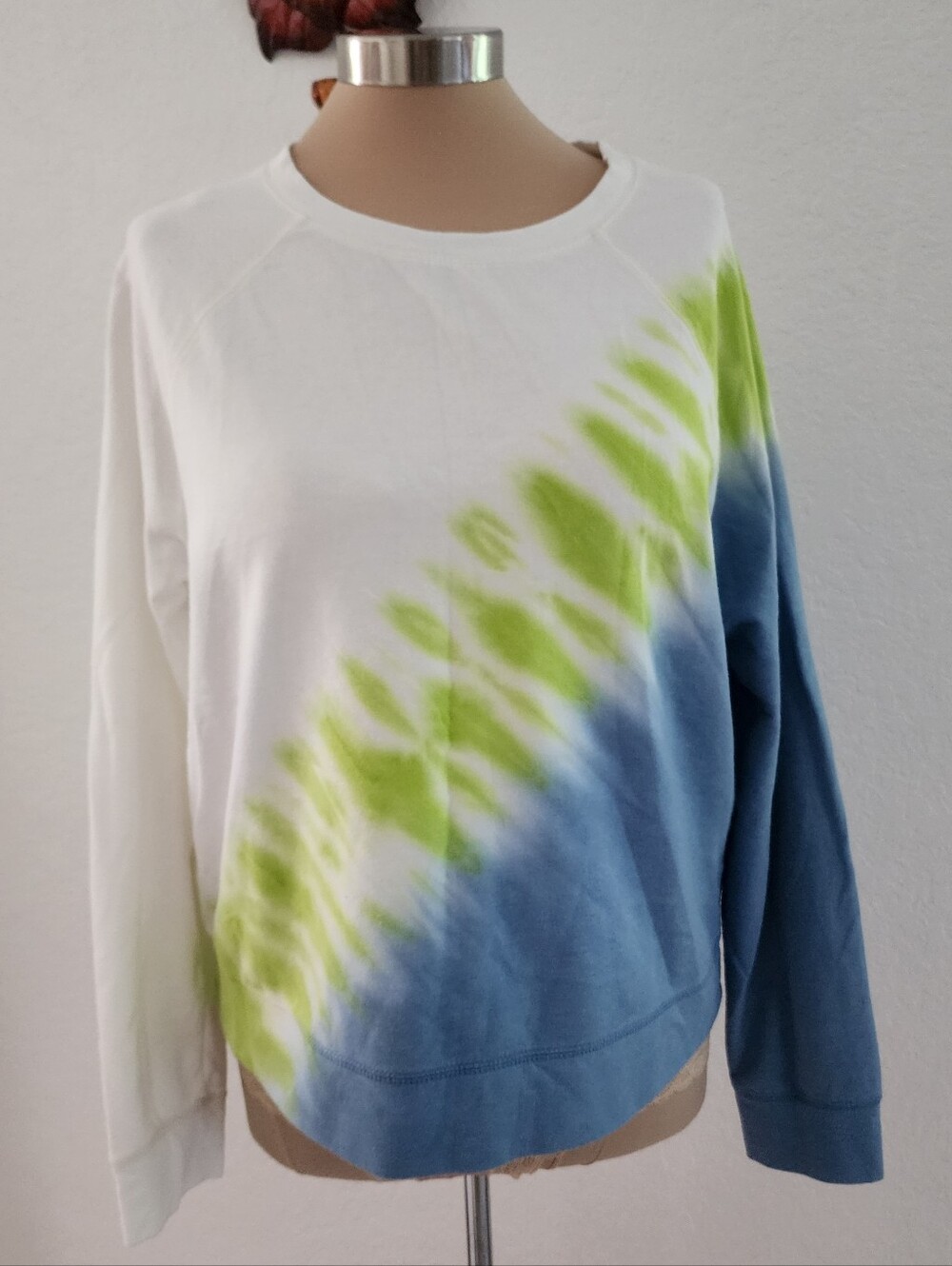BEACHLUNCHLOUNGE | White Tie-Dye Sweatshirt with Lime Green & Blue Diagonal